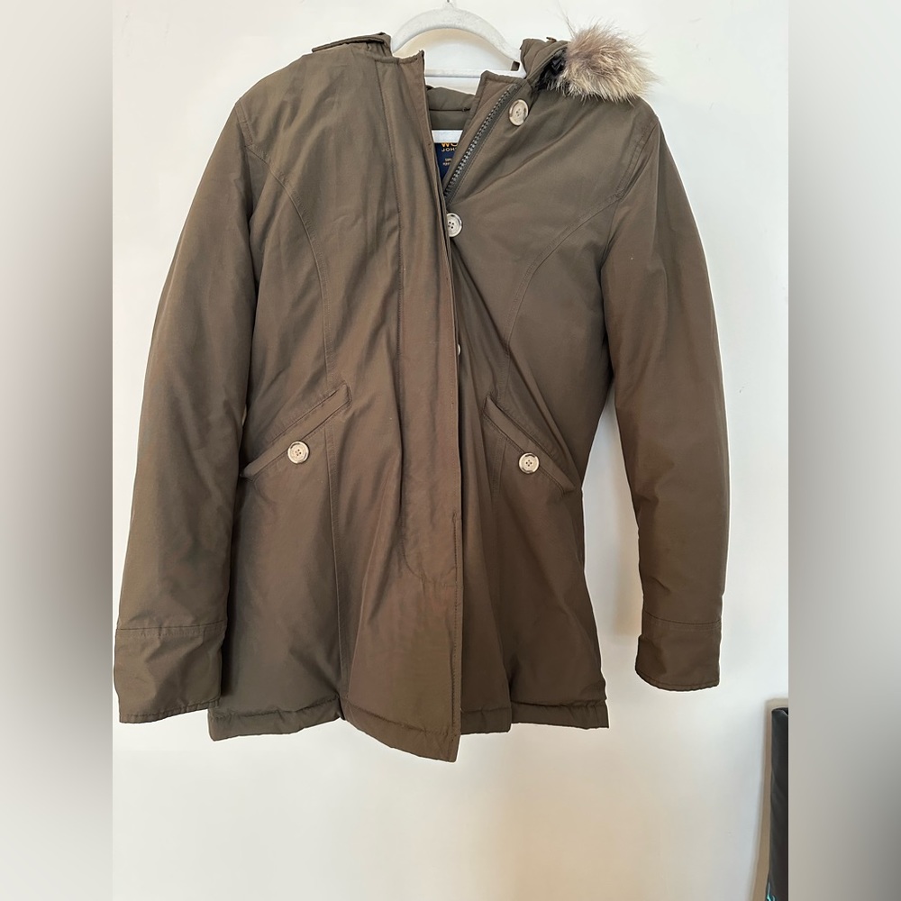 Woolrich Down Green Coat with Fur hood. Suitable for all cold weather climates.